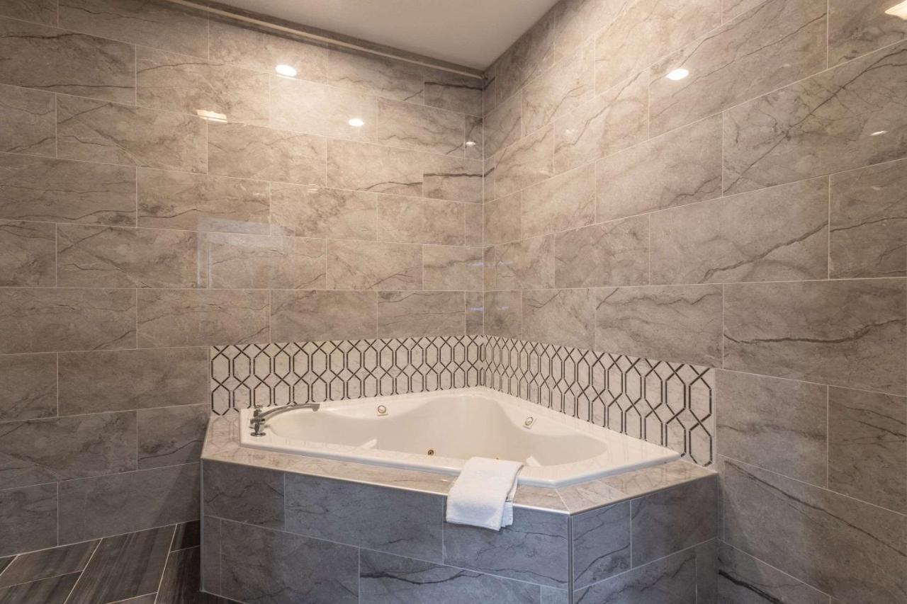 Quality Inn & Suites Pearl-Jackson Екстериор снимка