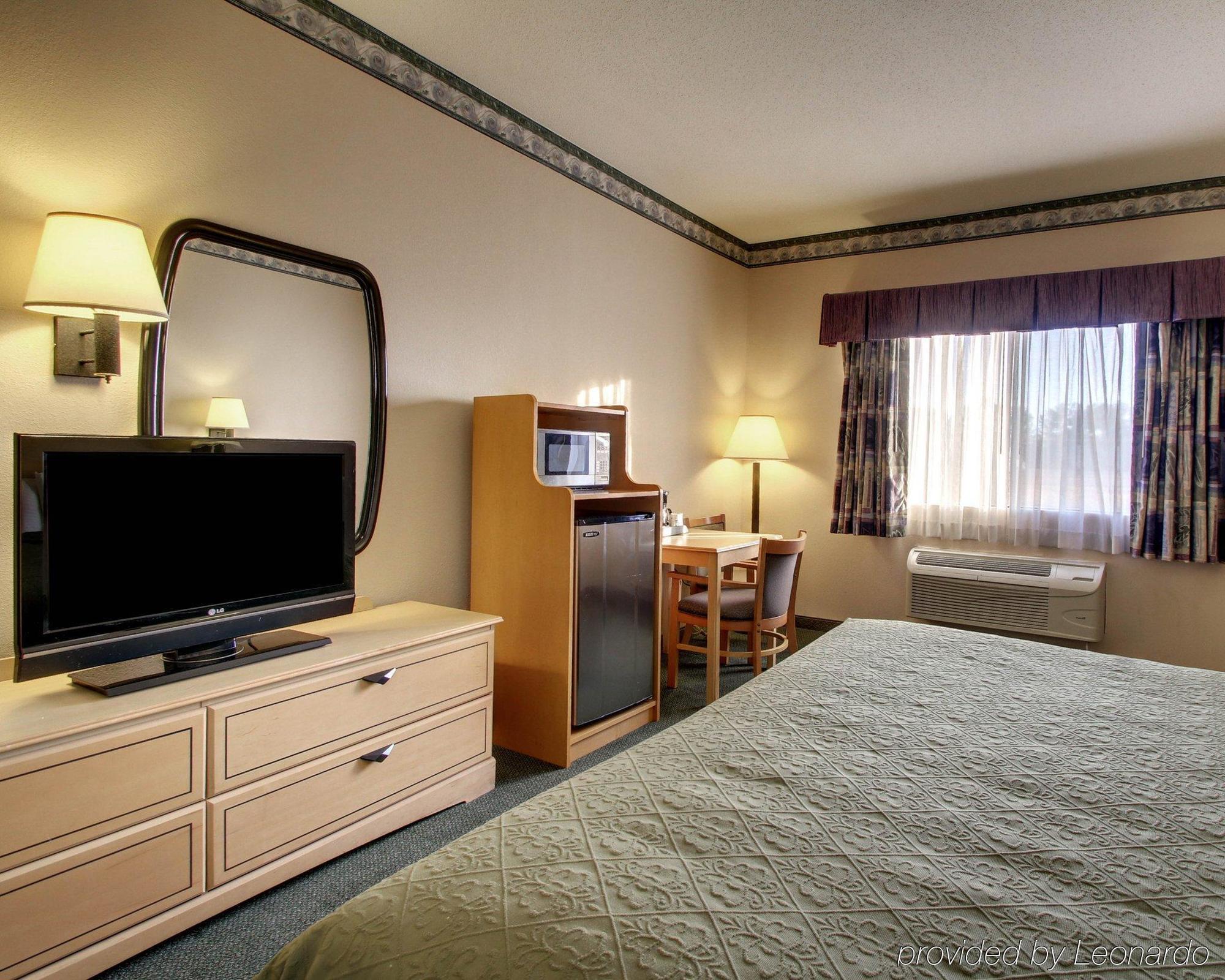 Quality Inn & Suites Pearl-Jackson Екстериор снимка