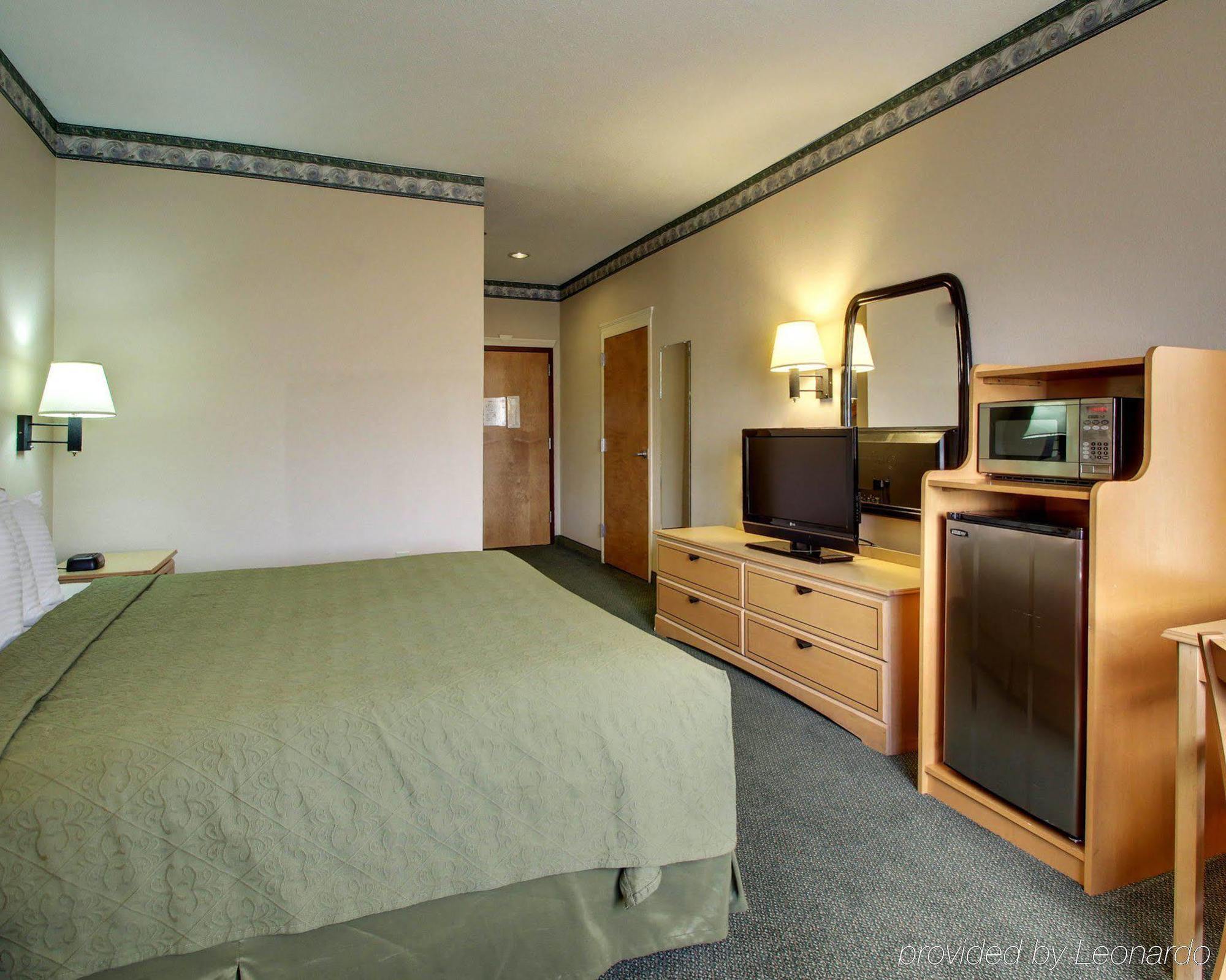 Quality Inn & Suites Pearl-Jackson Екстериор снимка