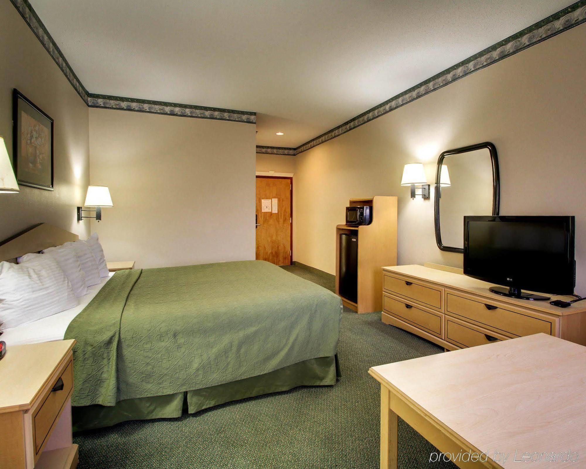 Quality Inn & Suites Pearl-Jackson Екстериор снимка