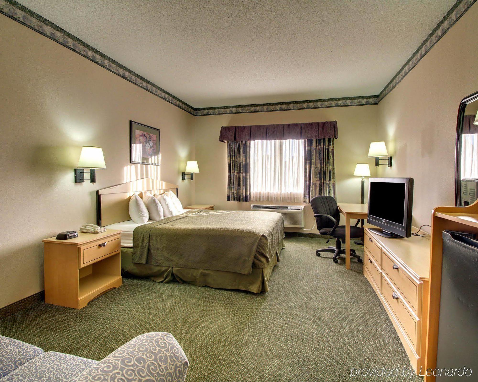 Quality Inn & Suites Pearl-Jackson Екстериор снимка