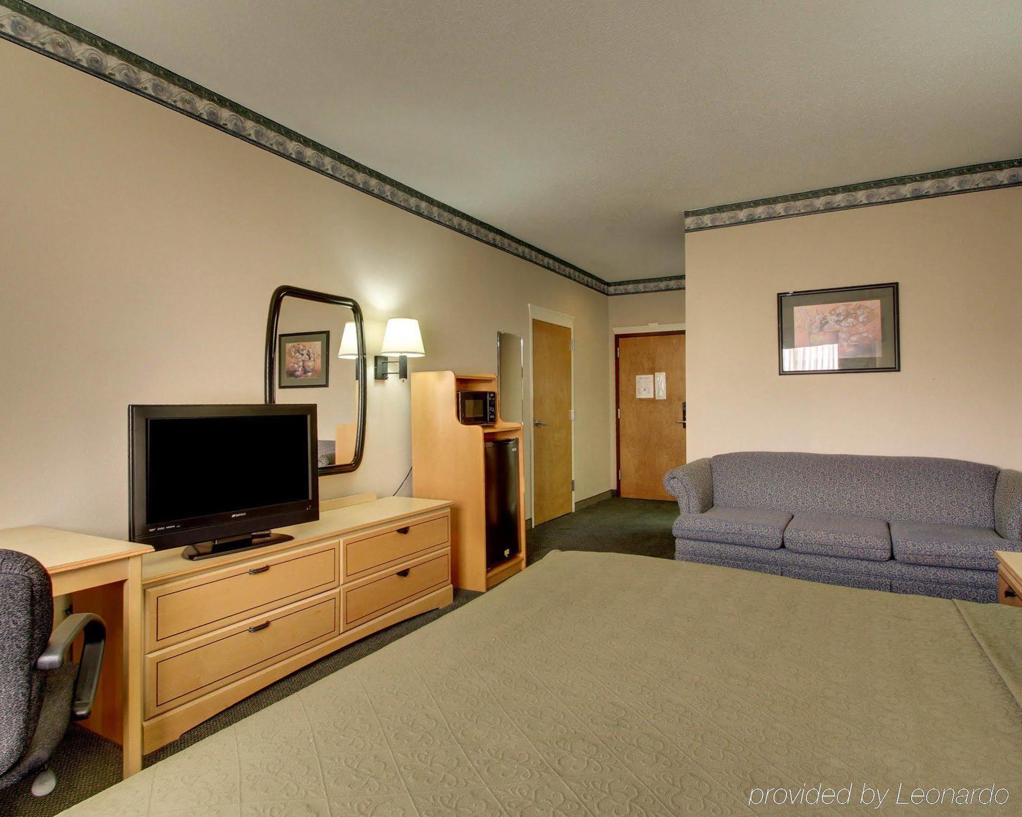 Quality Inn & Suites Pearl-Jackson Екстериор снимка
