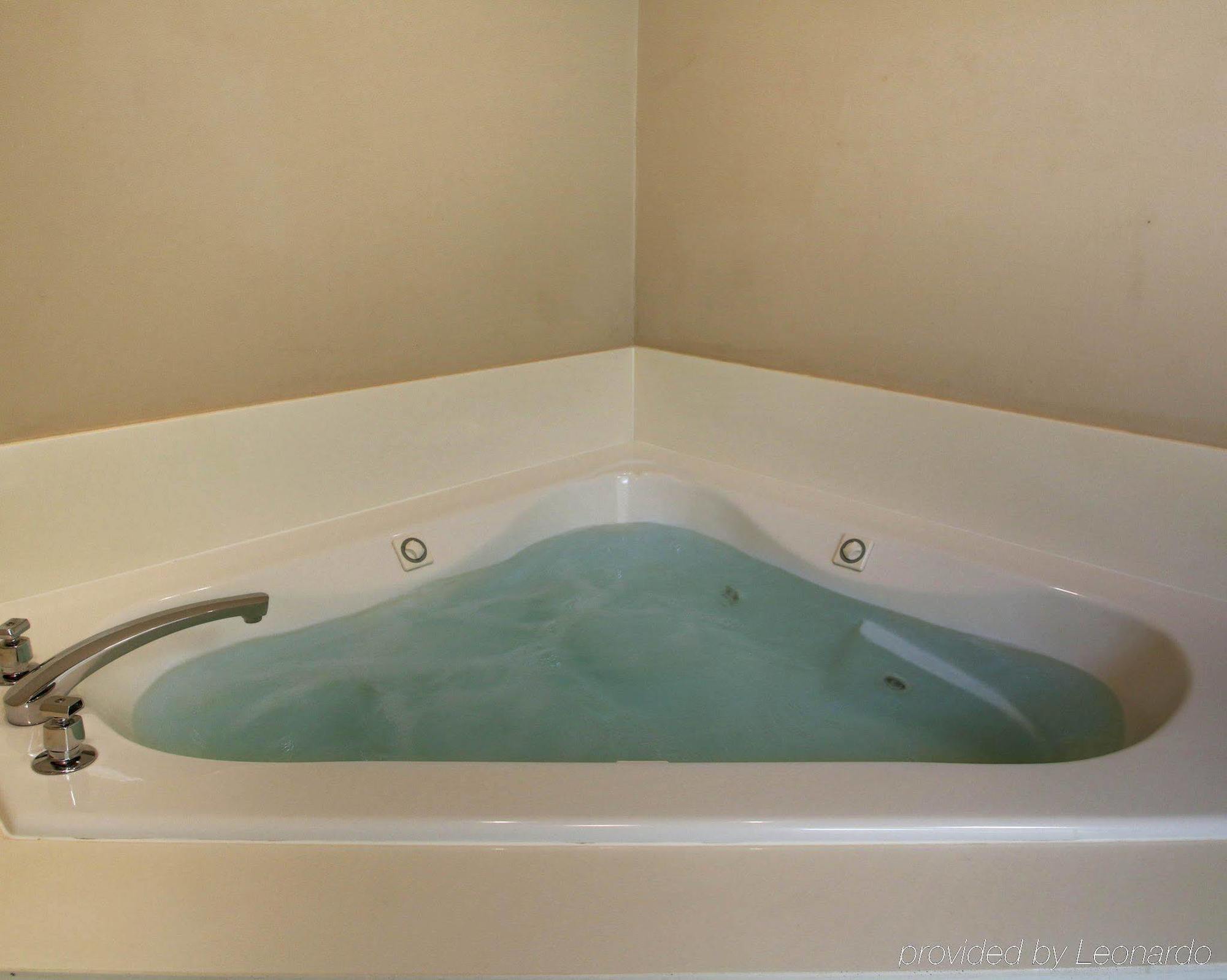 Quality Inn & Suites Pearl-Jackson Екстериор снимка